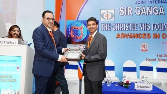 Dr Taha being facilitated at the International Advanced Colorectal Disease Conference in Delhi.